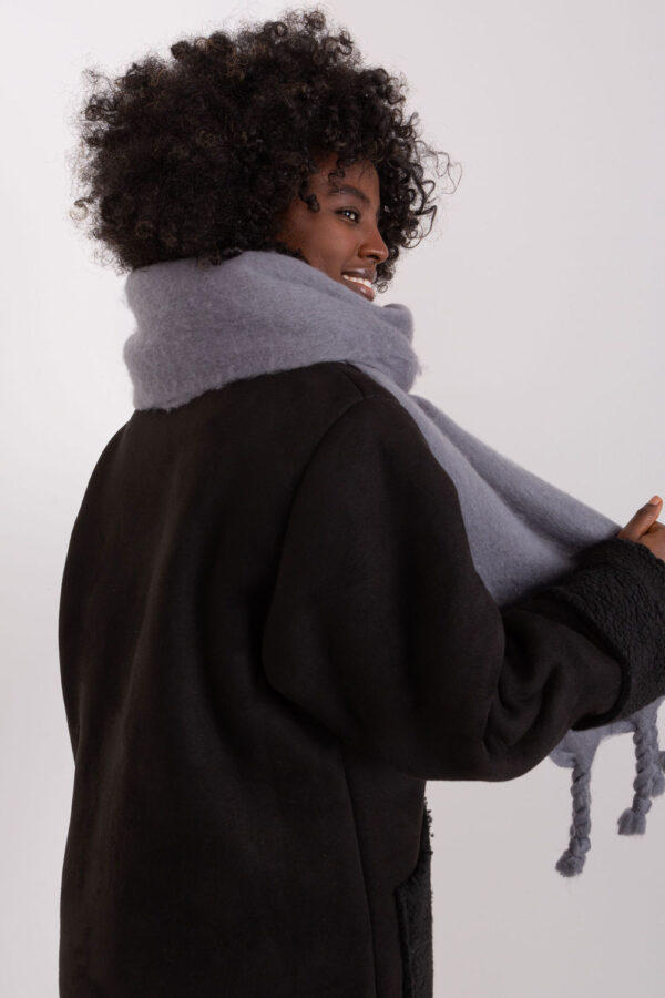 1010421 Shawl model 190582 AT