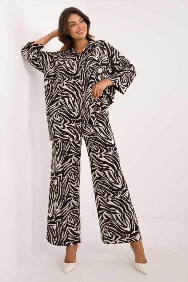 1039143 Set model 200218 Italy Moda