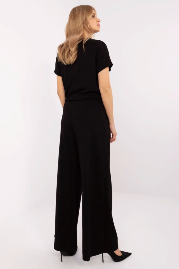 1067947 Tracksuit trousers model 209835 Relevance