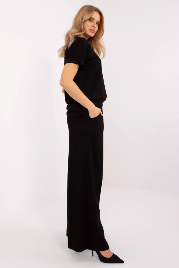 1067948 Tracksuit trousers model 209835 Relevance