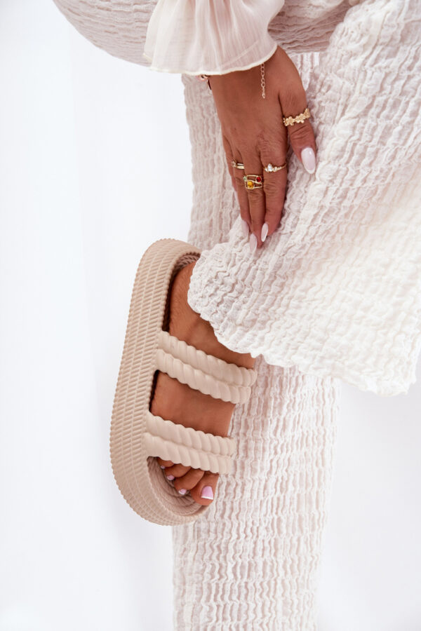 1074047 Flip-flops model 211669 Step in style