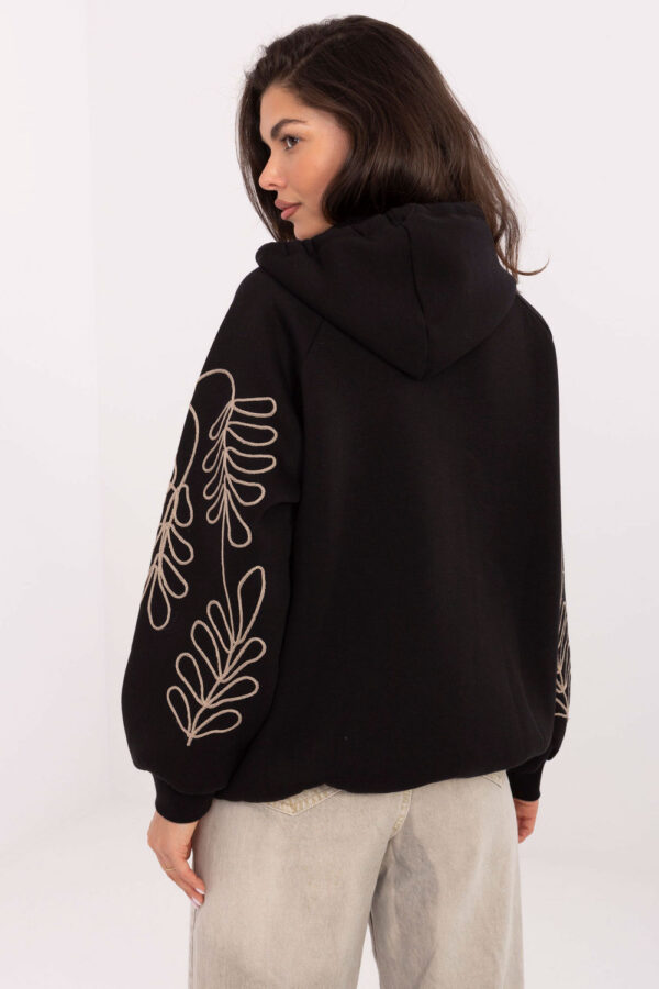 Sweatshirt model 218247 Relevance