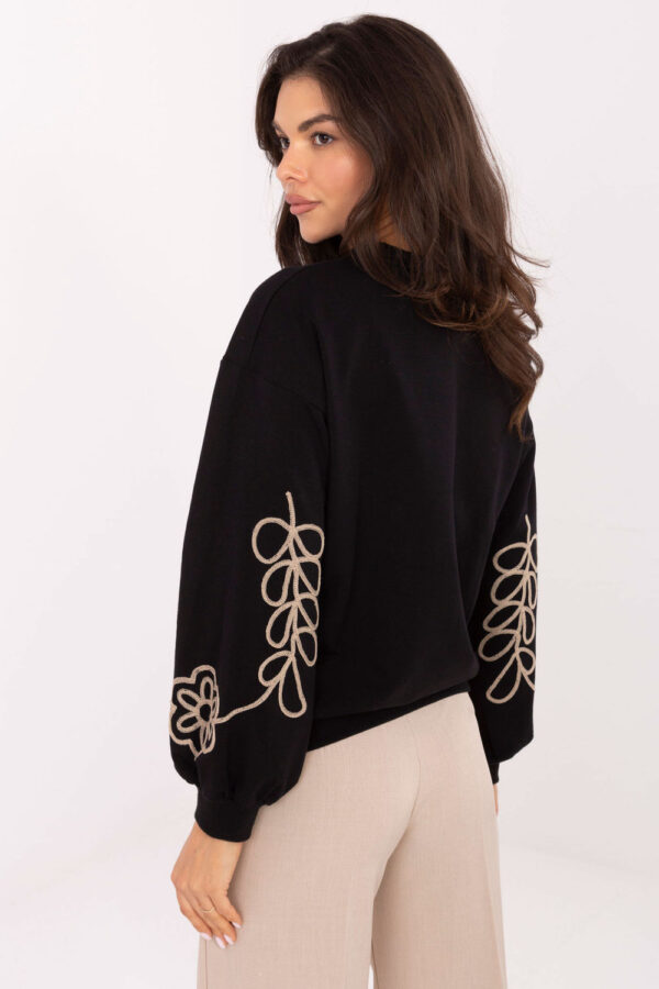 Sweatshirt model 218383 Relevance