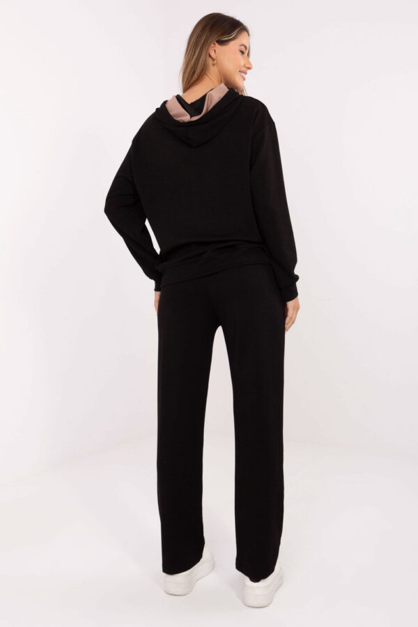 1095782 Set model 218821 Relevance