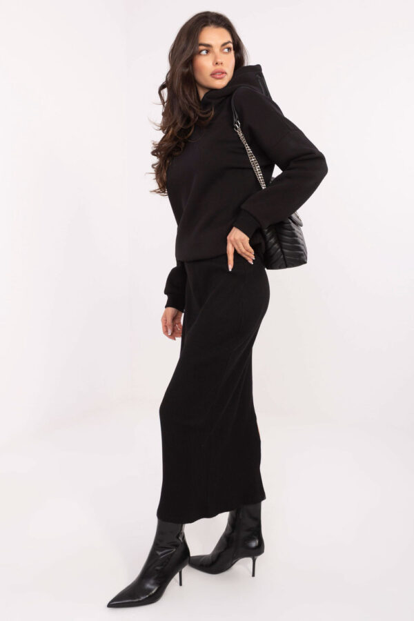 Sweatshirt model 220401 Relevance