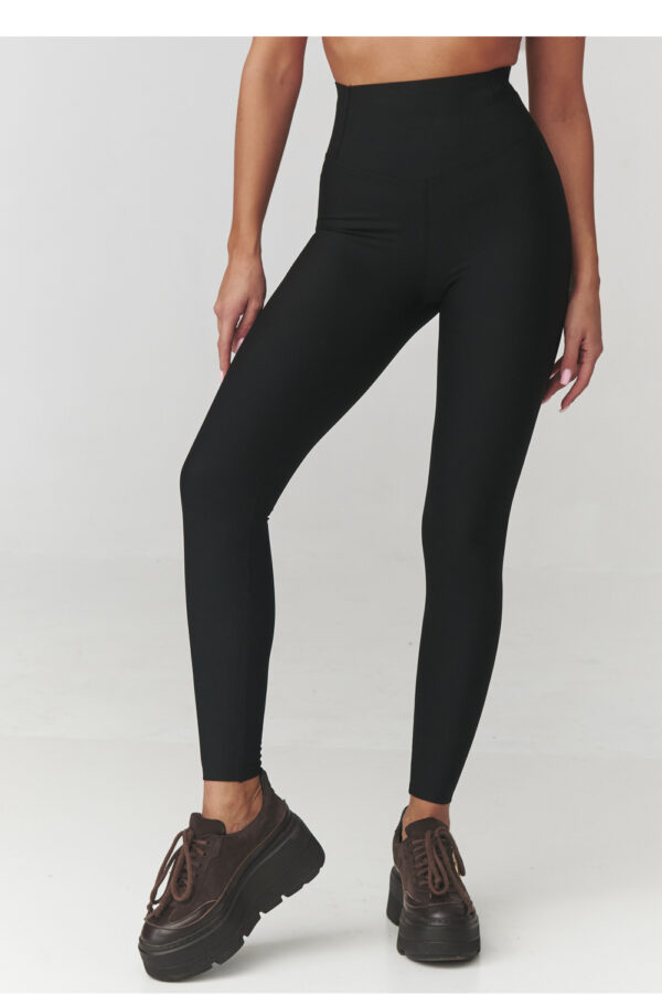 Long leggings model 220767 Makadamia