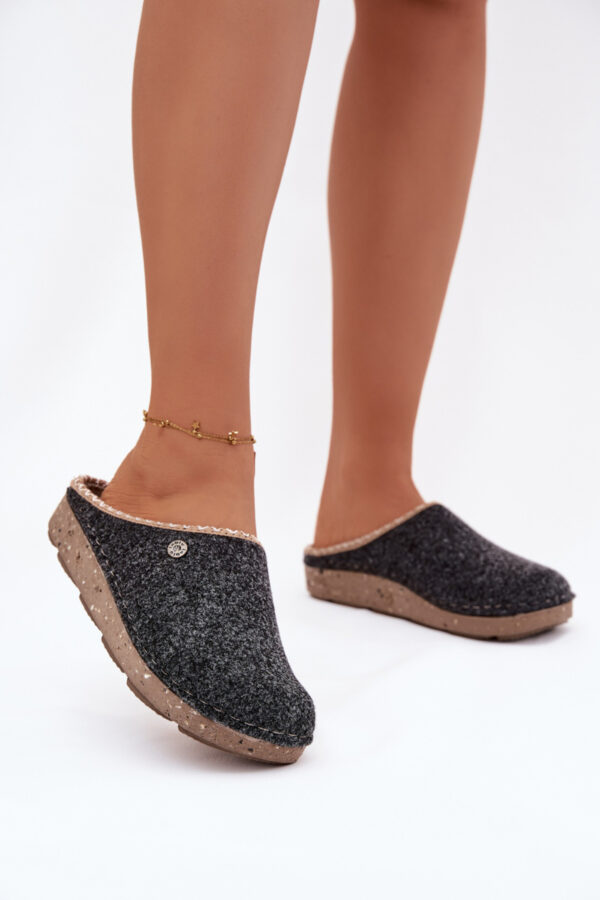 Slippers model 222277 Step in style