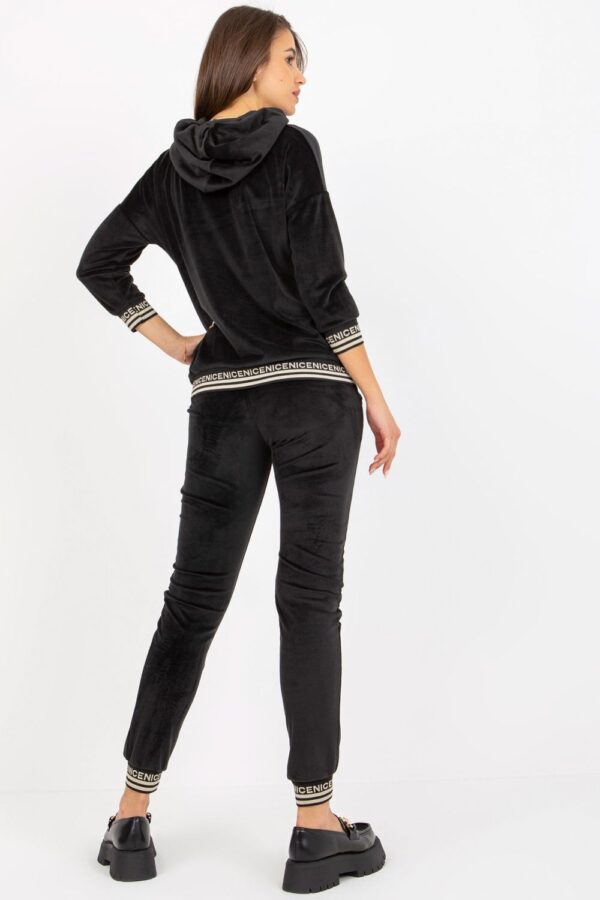 957495 Set model 172688 Relevance