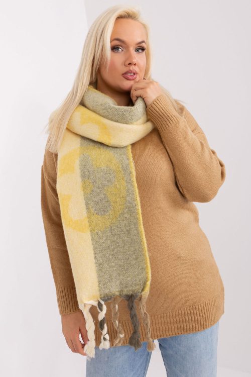 1010308.jpg Shawl model 190554 AT