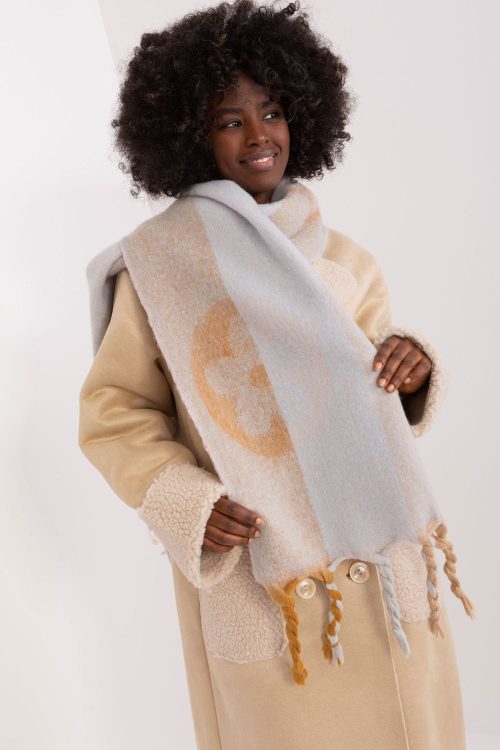 1010327.jpg Shawl model 190559 AT