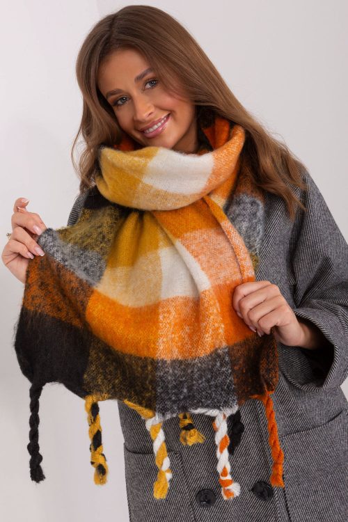 1013858.jpg Shawl model 191707 AT
