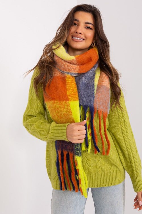 1013925.jpg Shawl model 191724 AT