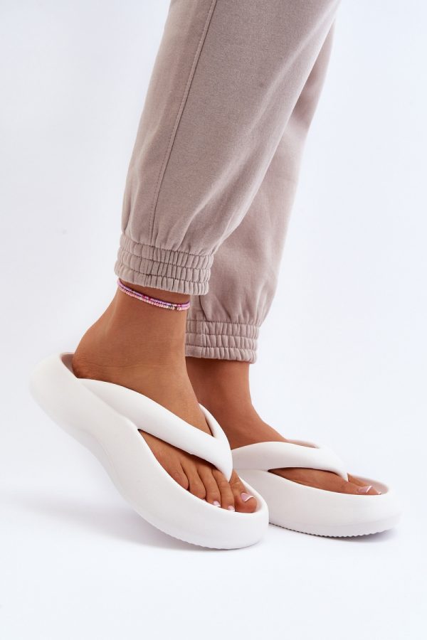 1021648 Japanese flip-flops model 194386 Step in style