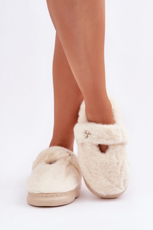 1053705 Slippers model 204948 Step in style