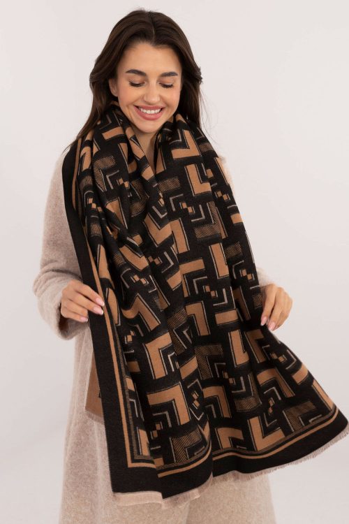 1055858.jpg Shawl model 205967 AT