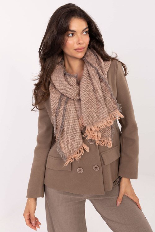 1098265.jpg Shawl model 219617 AT