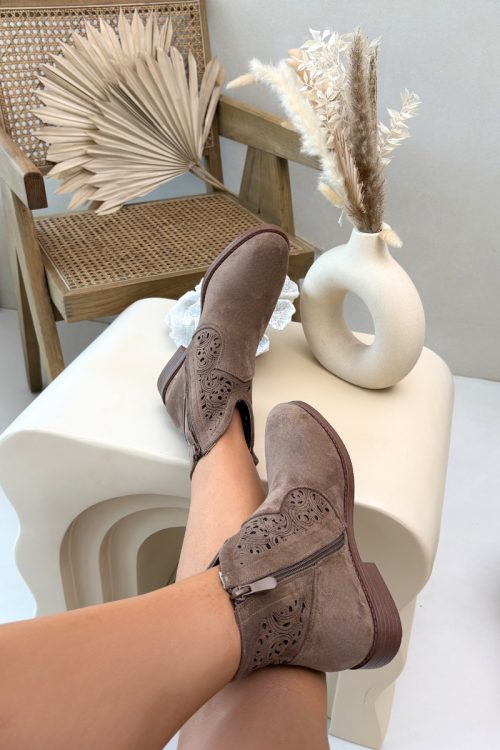 1114106 Boots model 224432 Step in style