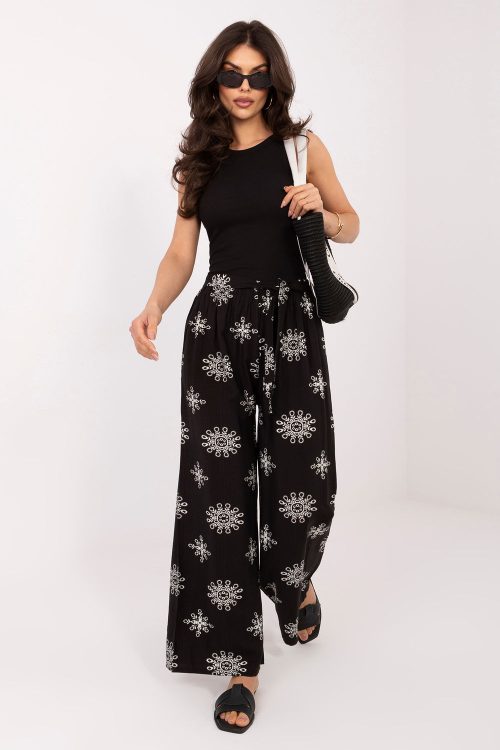 1121191 Women trousers model 226629 Italy Moda