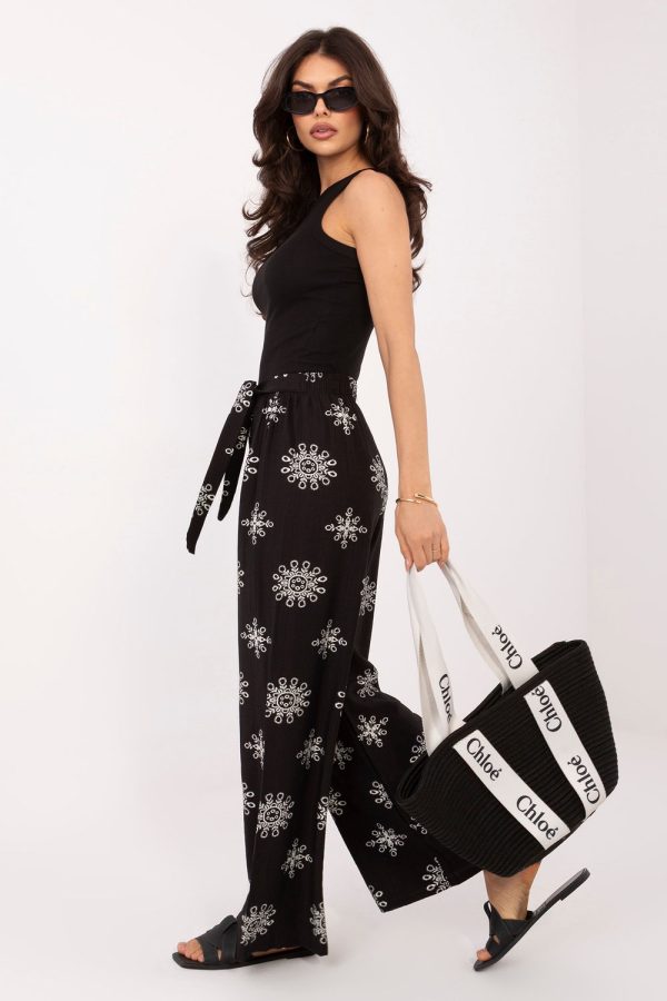 Women trousers model 226629 Italy Moda
